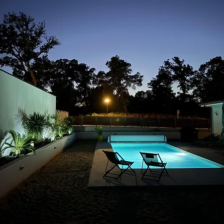La Parenthese House, 6 Beds,pool,forest View בית נופש