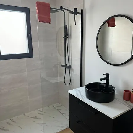 בית נופש La Parenthese House, 6 Beds,pool,forest View *