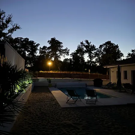 בית נופש La Parenthese House, 6 Beds,pool,forest View