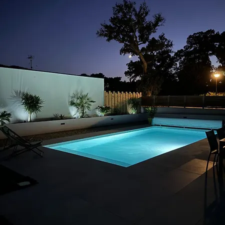 La Parenthese House, 6 Beds,pool,forest View בית נופש *