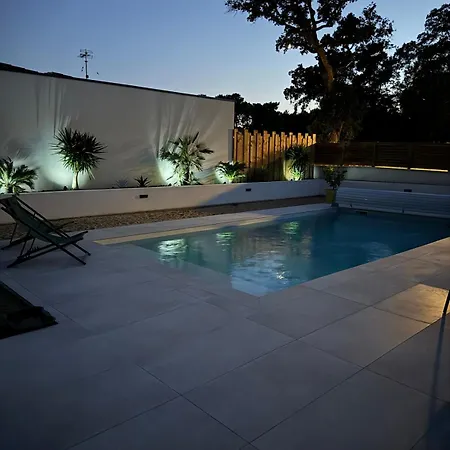 בית נופש La Parenthese House, 6 Beds,pool,forest View *