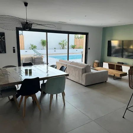 La Parenthese House, 6 Beds,pool,forest View